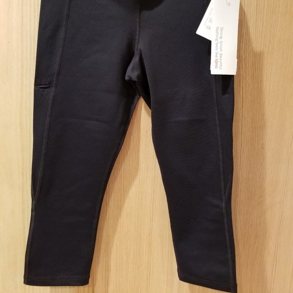 Soft and comfortable Capri activewear - Picture 2 of 2